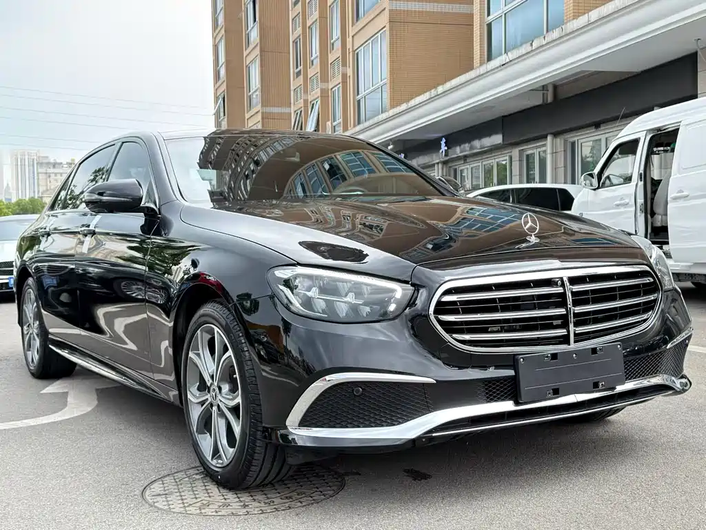 Mercedes-Benz E-Class — миниатюра 3