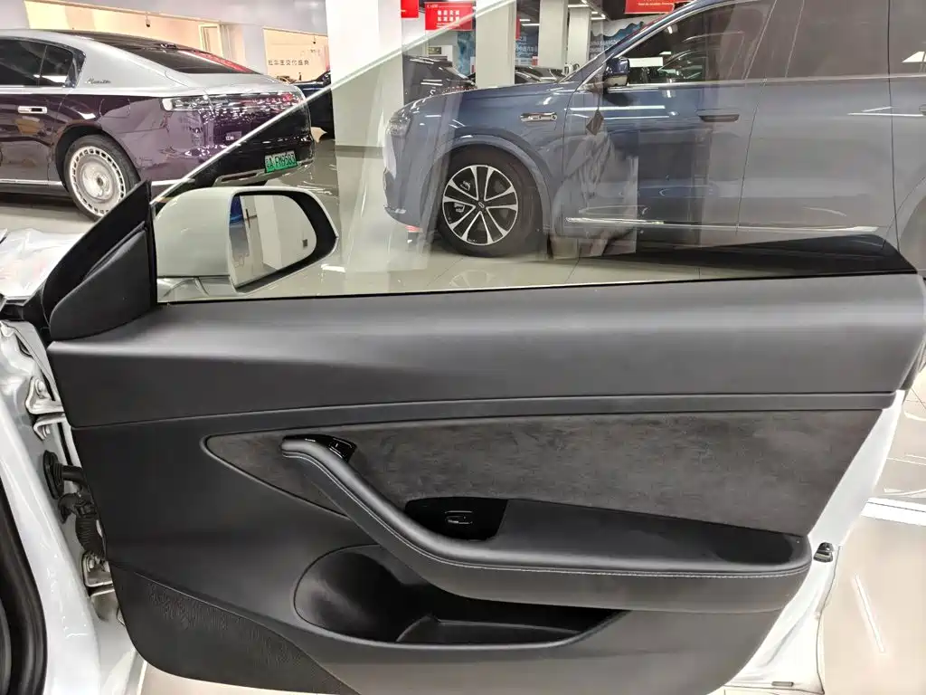 Tesla Model 3 — миниатюра 18