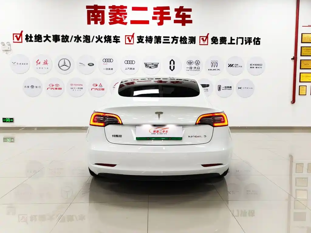 Tesla Model 3 — миниатюра 4