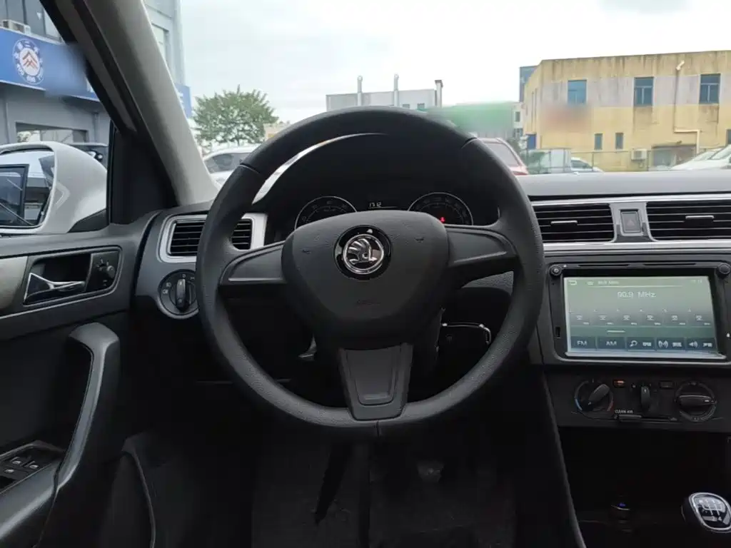 Skoda Rapid Spaceback — миниатюра 11
