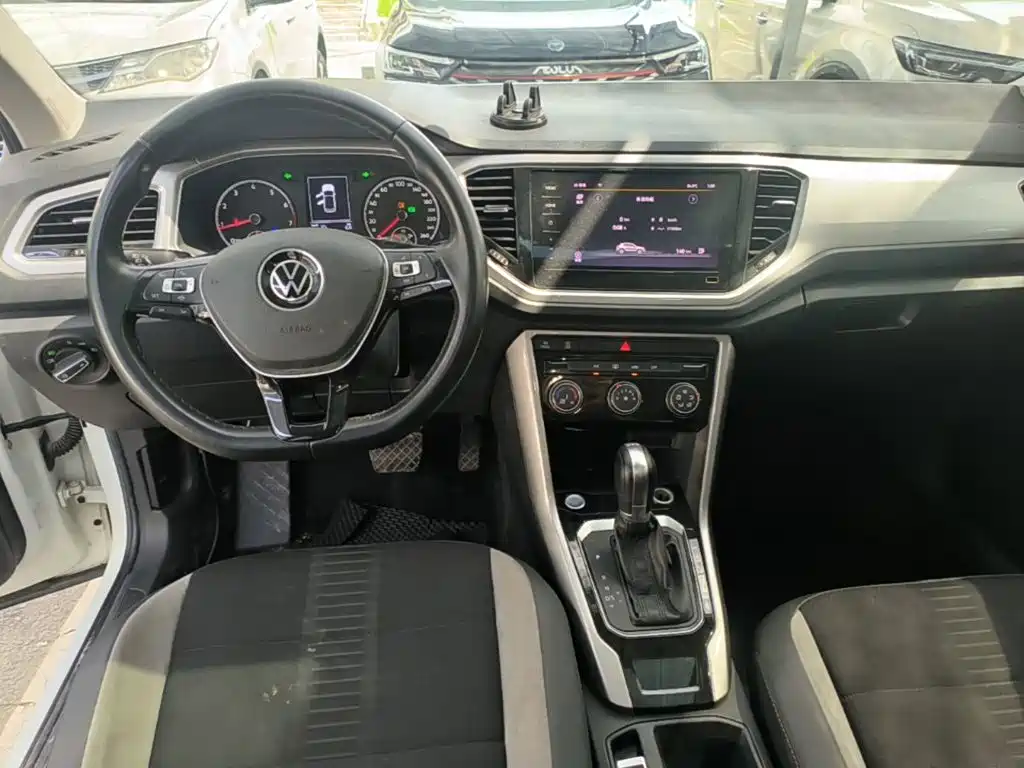 Volkswagen T-Roc — миниатюра 10