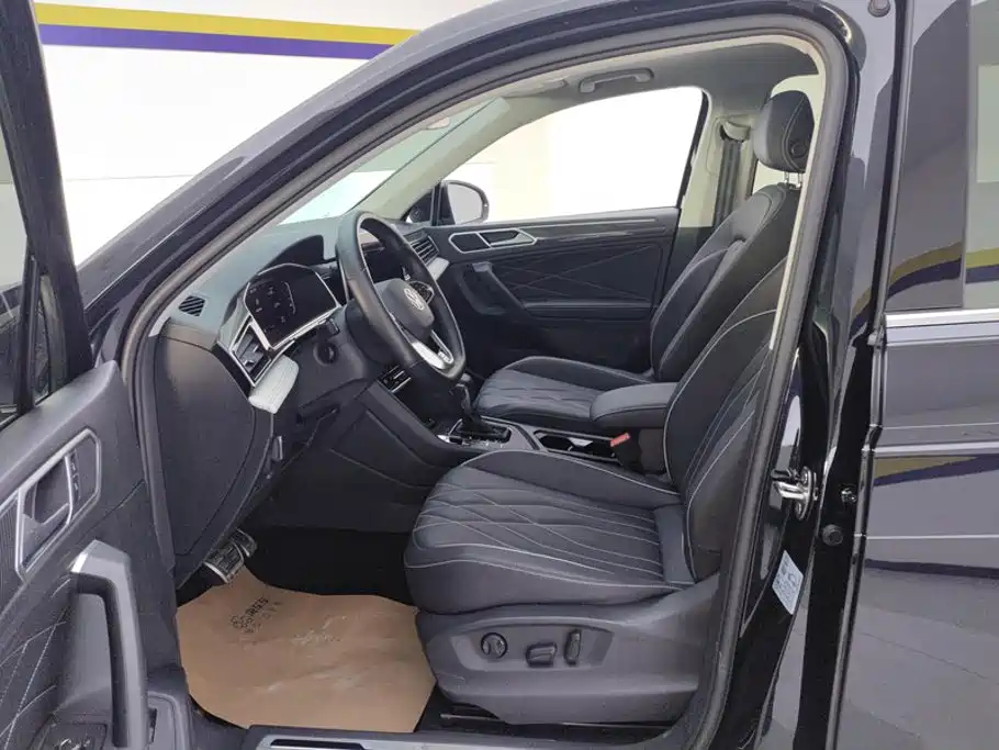 Volkswagen Tiguan L L 2022 330TSI AT R-Line