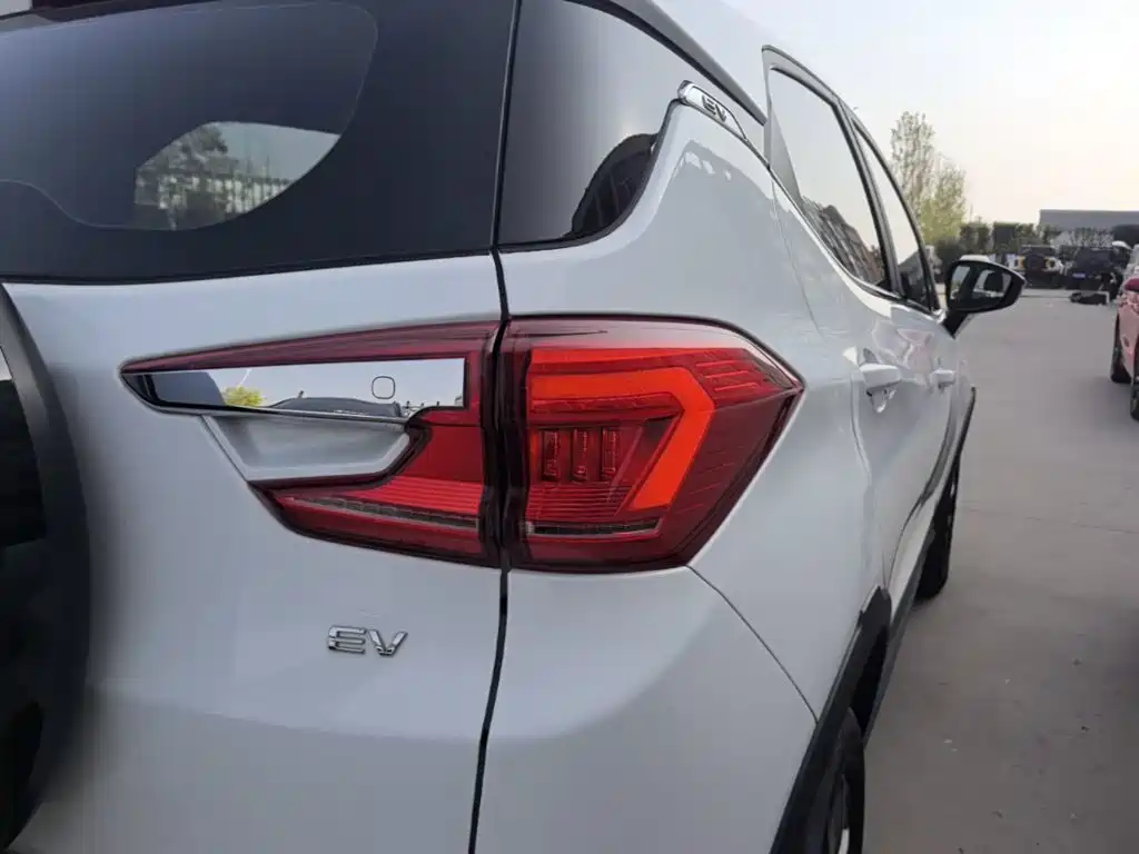 BYD Yuan EV — миниатюра 8