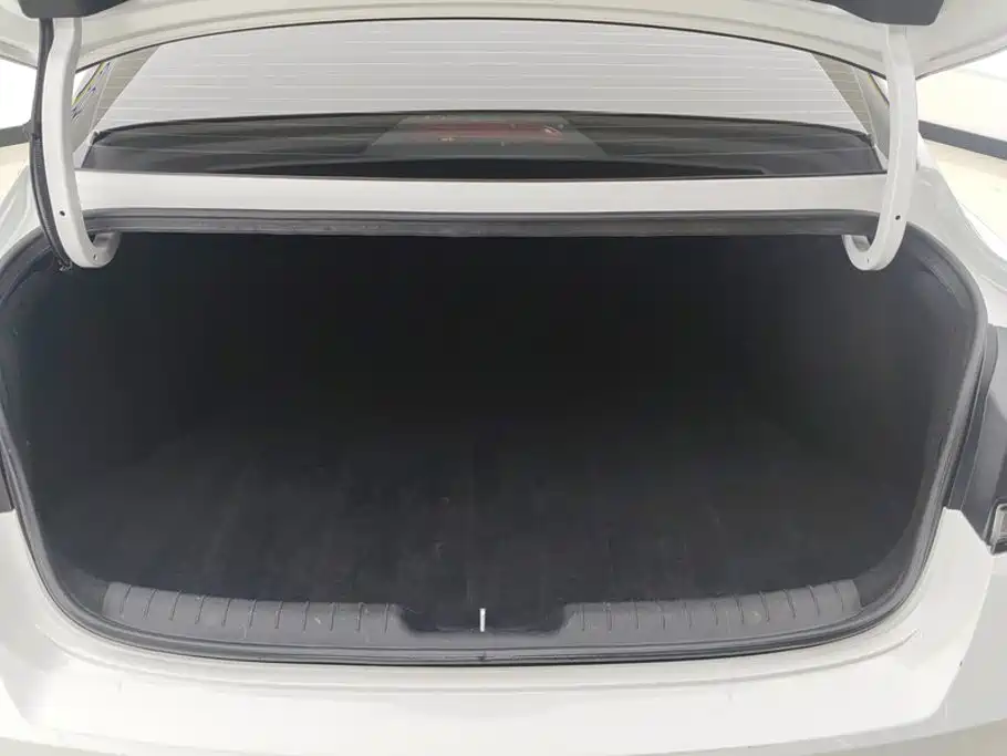 Hyundai Elantra 2021 1.5L CVT LUX Luxury