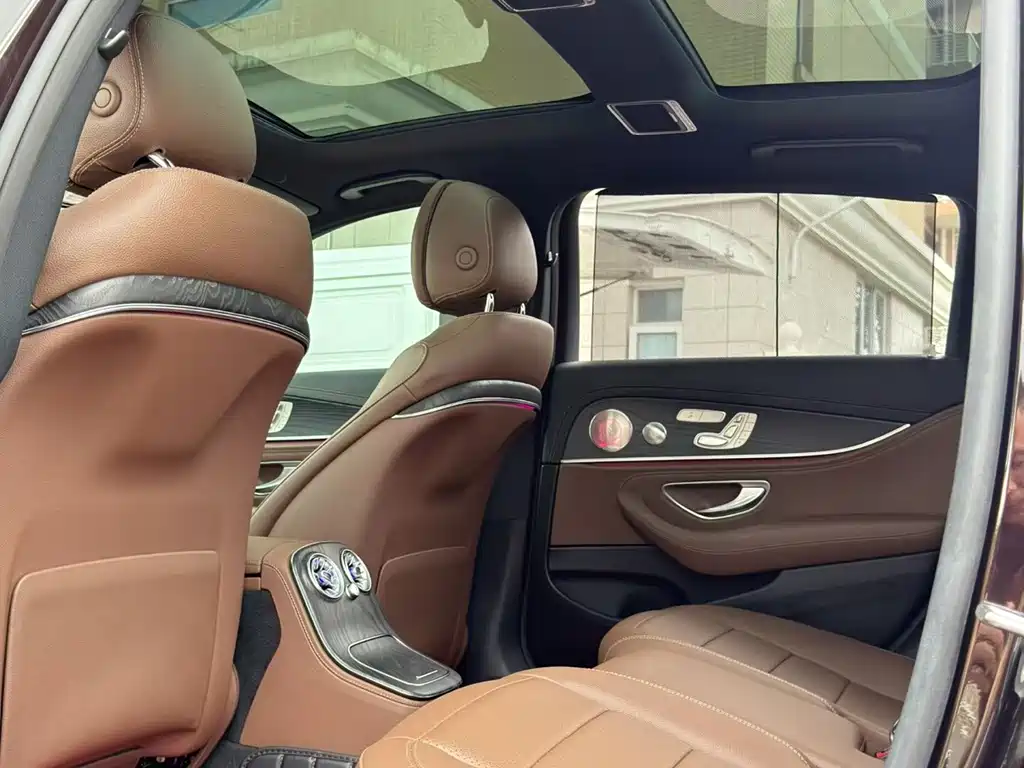 Mercedes-Benz E-Class — миниатюра 7