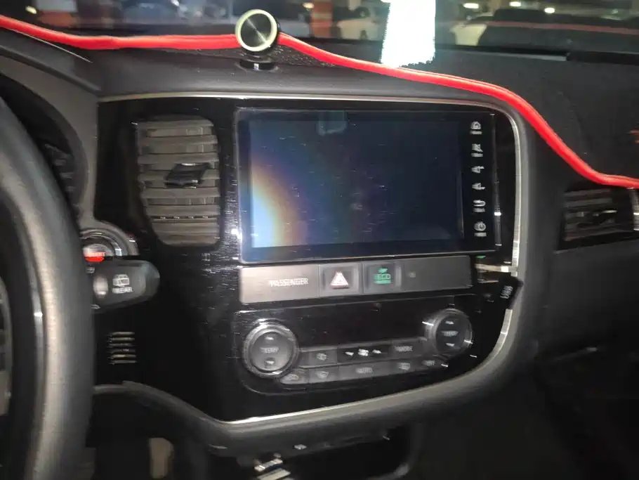 Mitsubishi Outlander — миниатюра 13