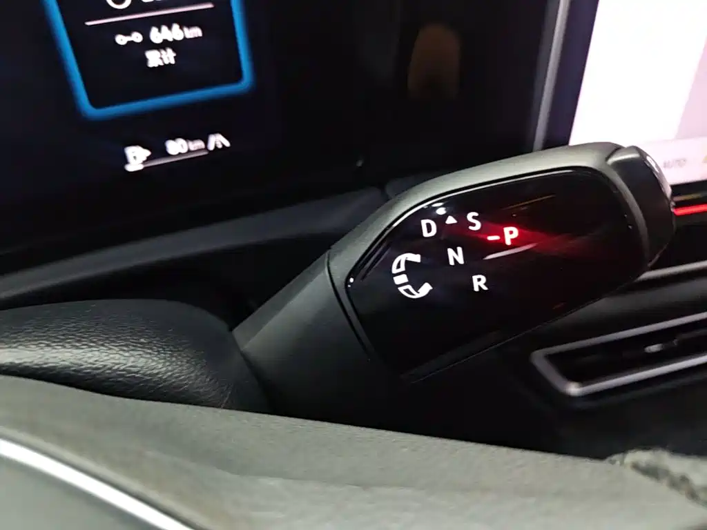 Volkswagen Tiguan L — миниатюра 14
