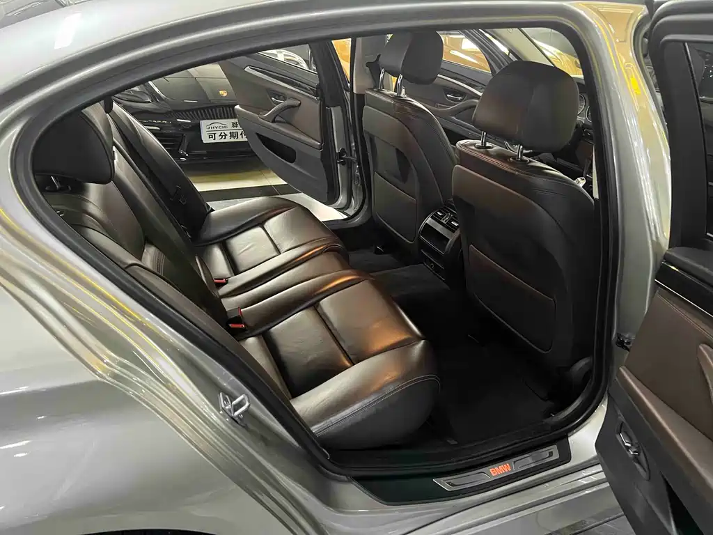 BMW 5 Series — миниатюра 8