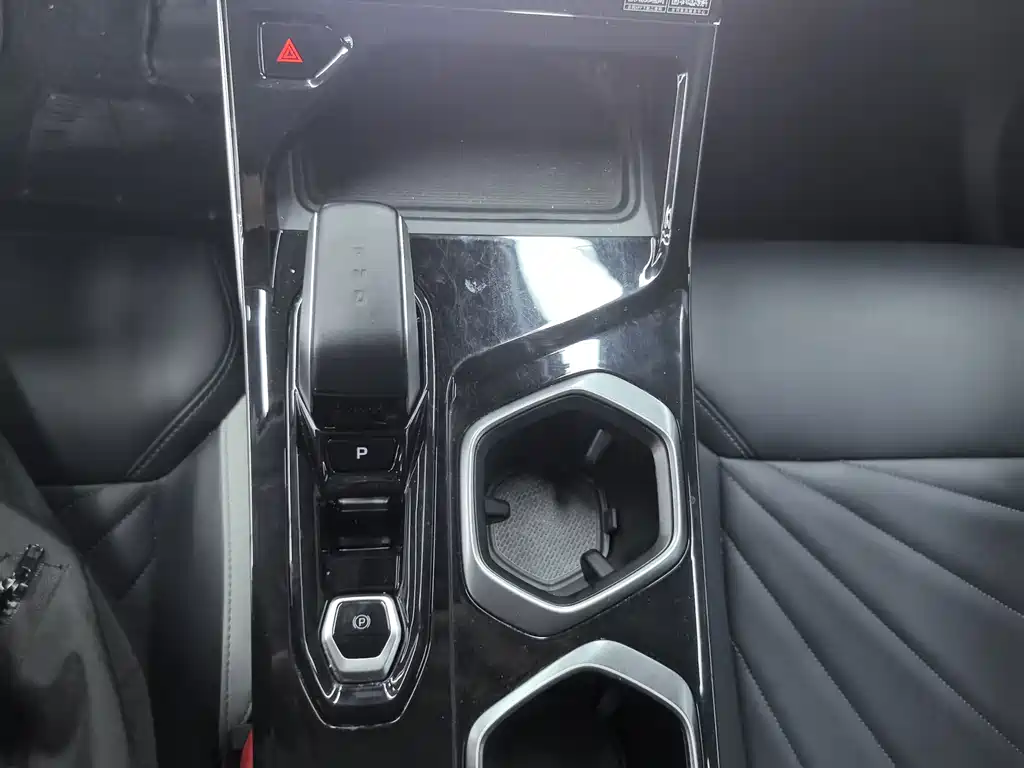 Geely Boyue L — миниатюра 17