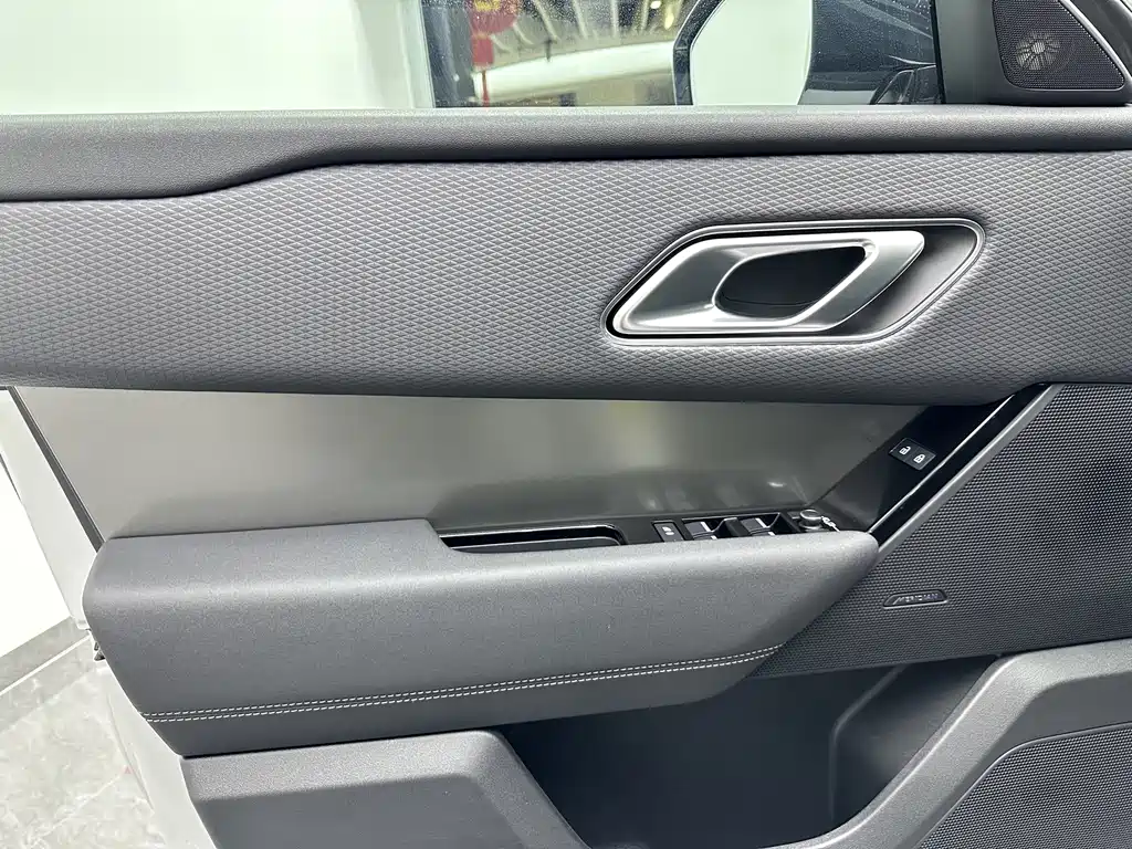 Land Rover Velar — миниатюра 18
