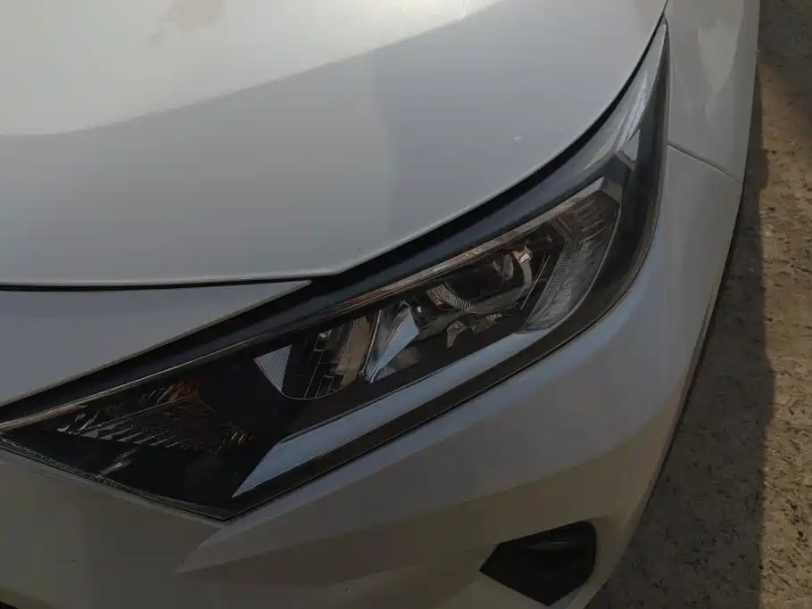 Toyota RAV4 — миниатюра 5