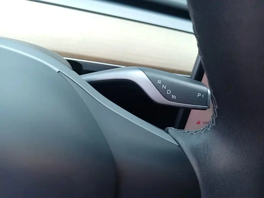 Tesla Model Y — миниатюра 14
