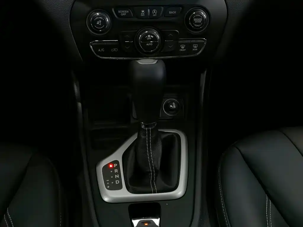 Jeep Cherokee — миниатюра 13