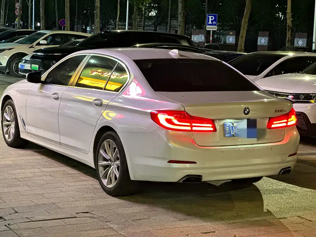 BMW 5 Series — миниатюра 4