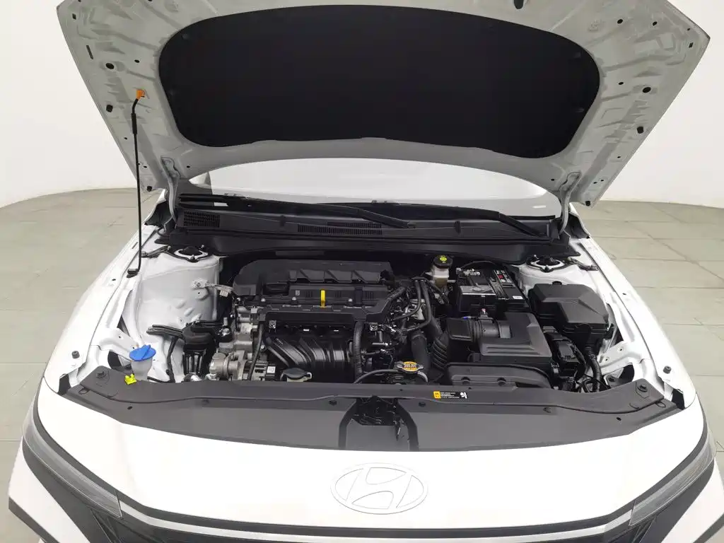 Hyundai Elantra — миниатюра 6