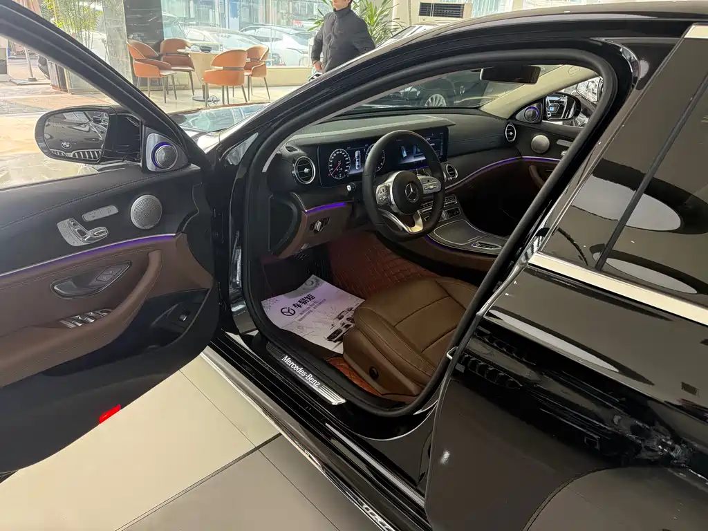 MERCEDES-BENZ E CLASS