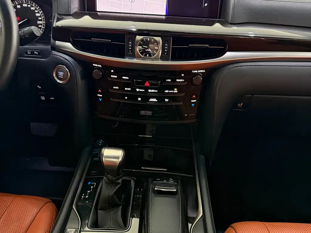 Lexus LX — миниатюра 17