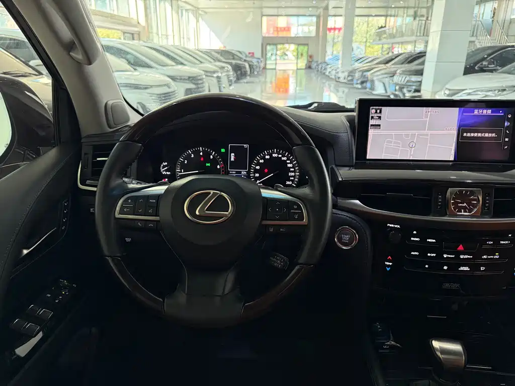 Lexus LX — миниатюра 15