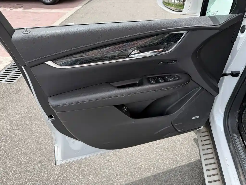 Cadillac XT5 — миниатюра 6