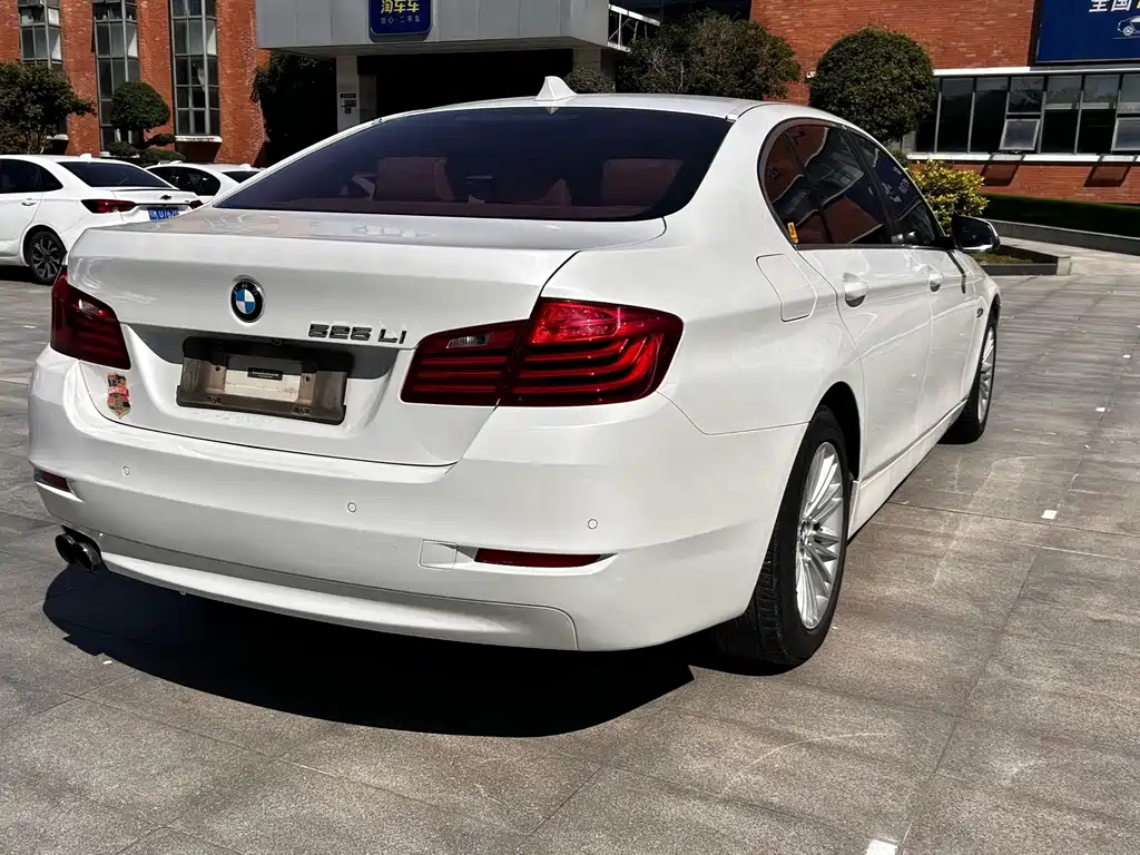 BMW 5 Series — миниатюра 15