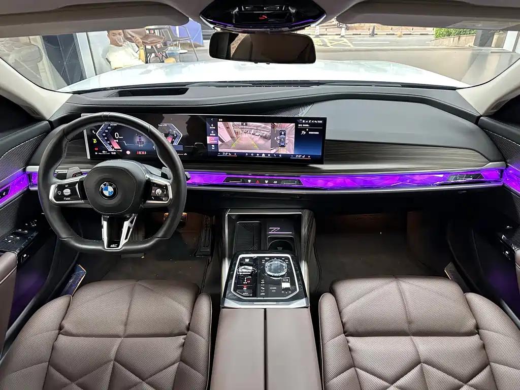 BMW 7 Series — миниатюра 10