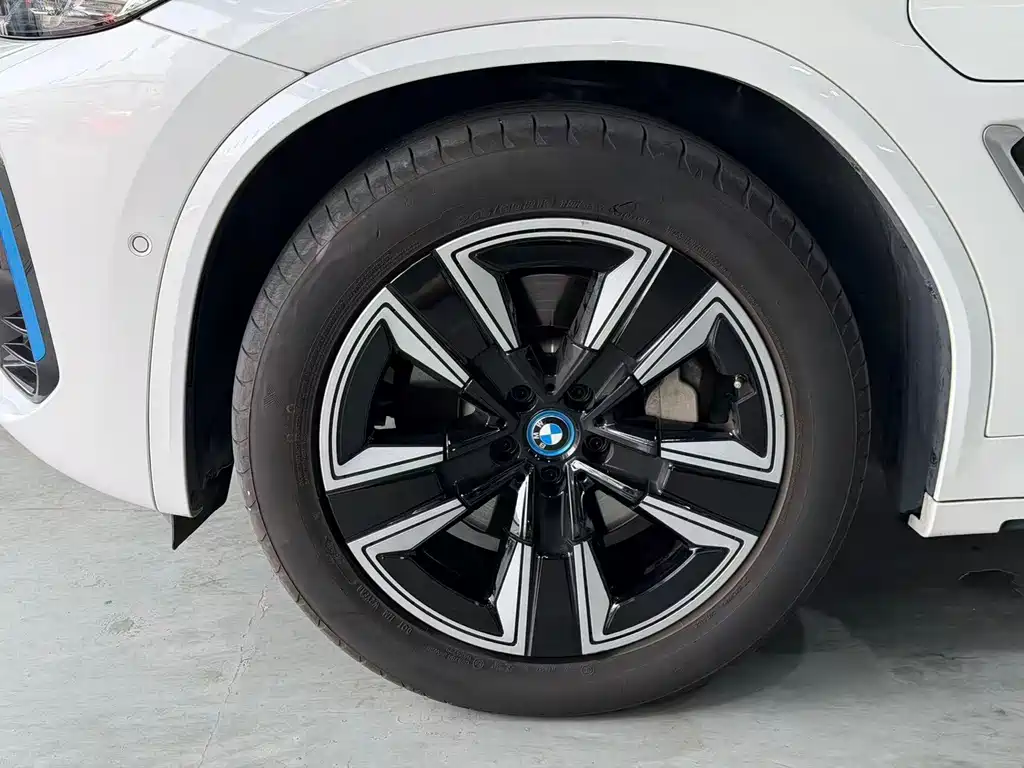 BMW iX3 — миниатюра 4