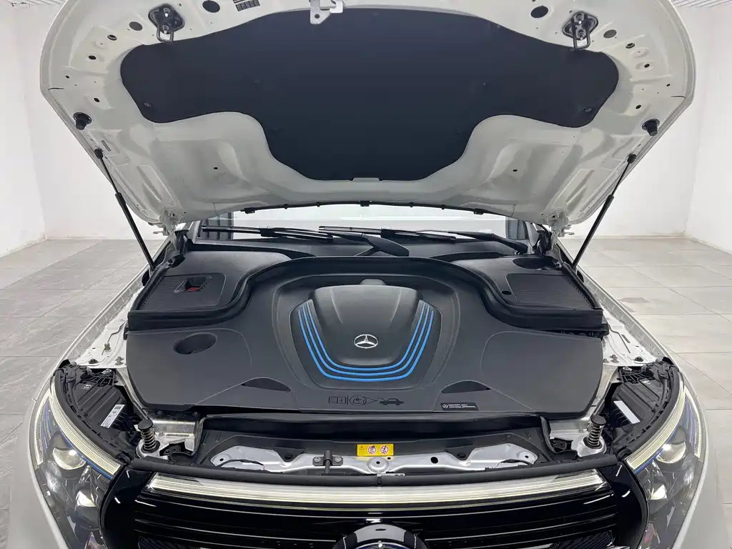 Mercedes-Benz EQC — миниатюра 9