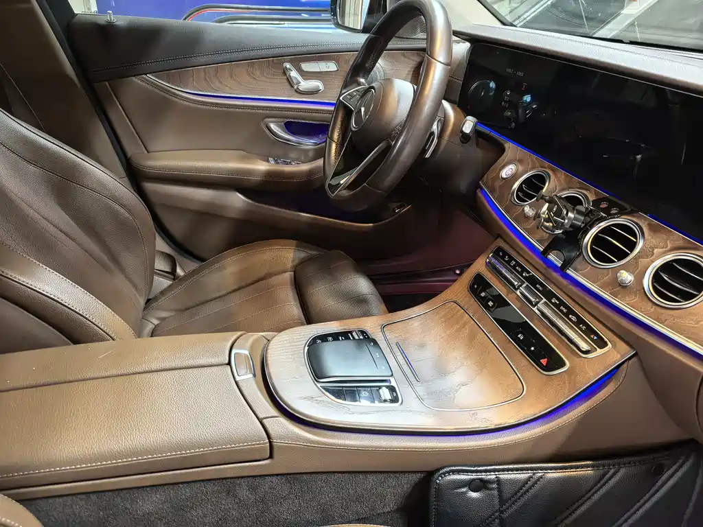 Mercedes-Benz E-Class — миниатюра 5
