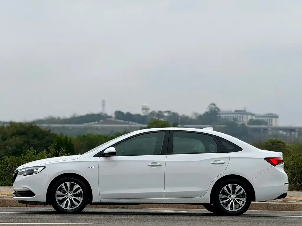 Buick Excelle — миниатюра 8