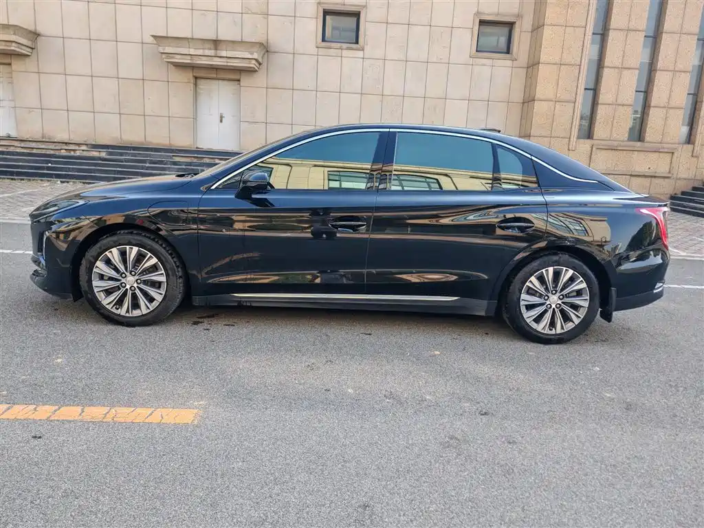 Hongqi Hongqi E-QM5 — миниатюра 8