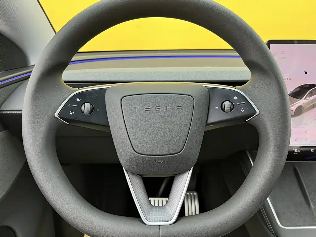 Tesla Model Y — миниатюра 14
