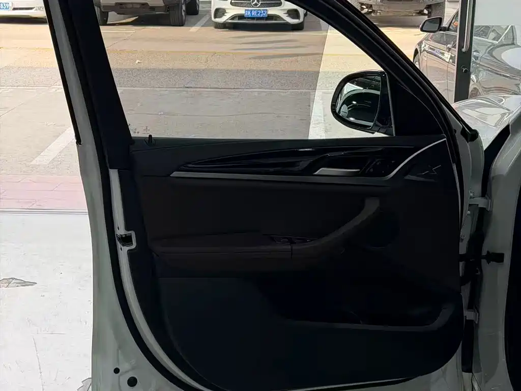 BMW iX3 — миниатюра 5