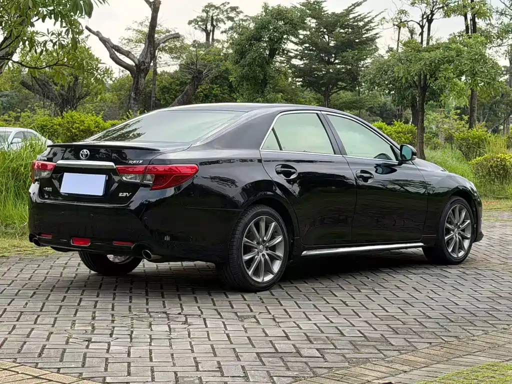 Toyota Reiz — миниатюра 5