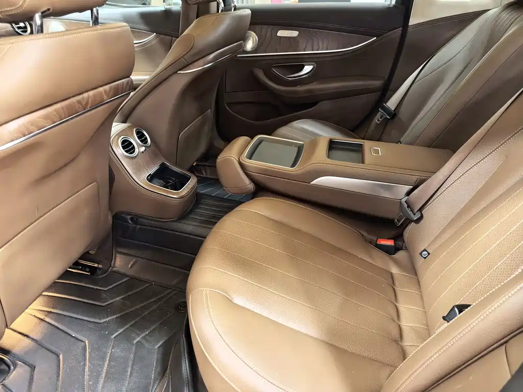Mercedes-Benz E-Class — миниатюра 10