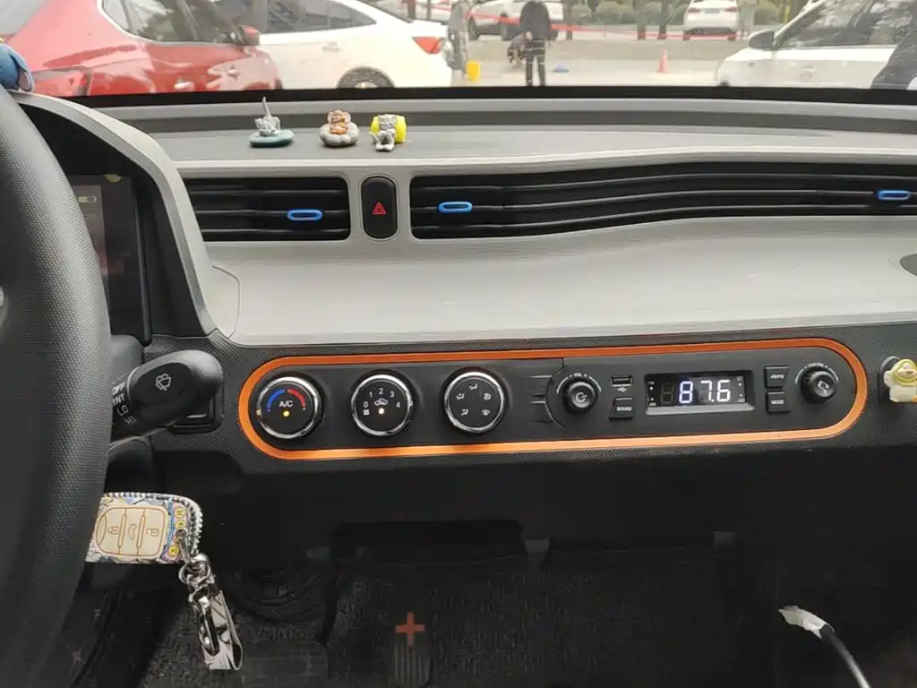 Wuling MINIEV — миниатюра 13