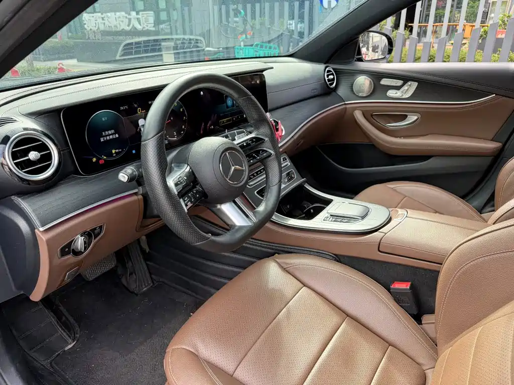 Mercedes-Benz E-Class — миниатюра 7