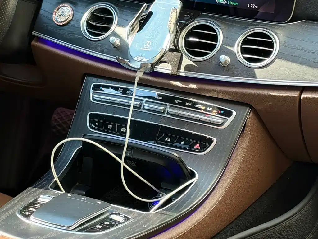 Mercedes-Benz E-Class — миниатюра 14