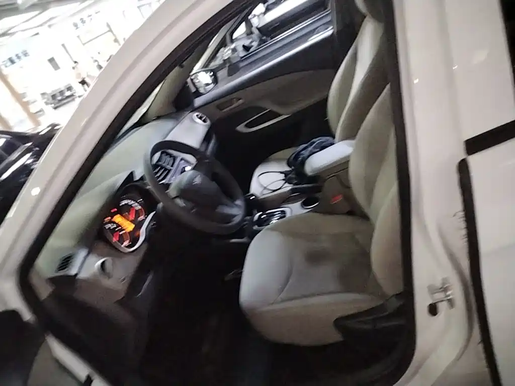 Chevrolet Sail — миниатюра 15