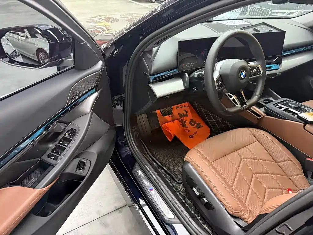 BMW 5 Series — миниатюра 5