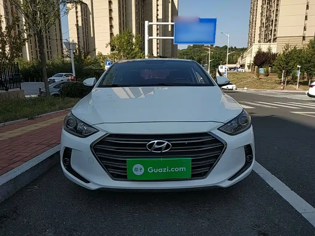 Hyundai Elantra — миниатюра 3