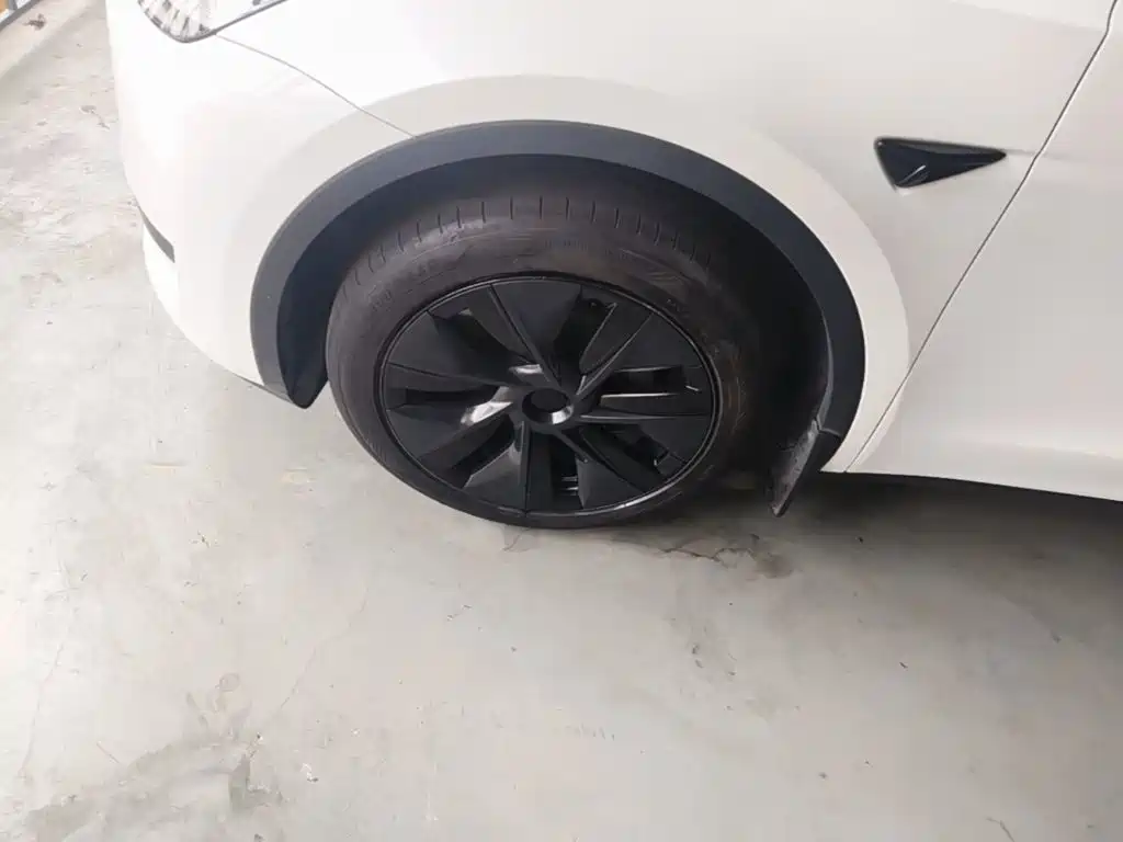 Tesla Model Y — миниатюра 23