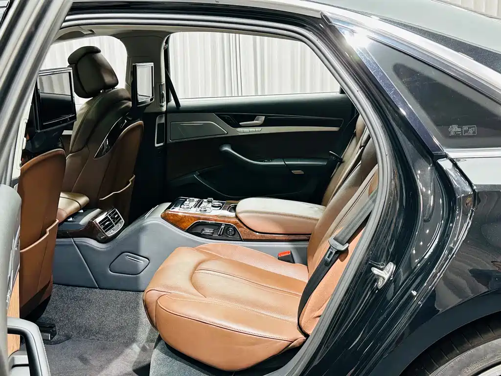 Audi A8 — миниатюра 20