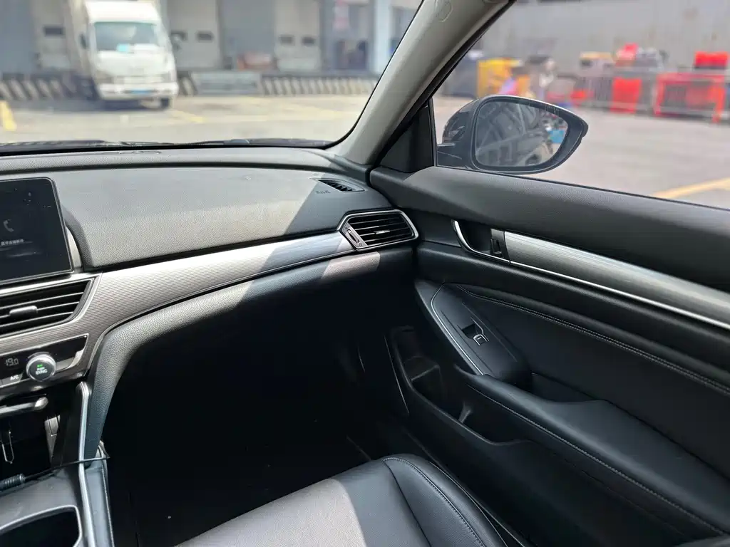 Honda Accord — миниатюра 14