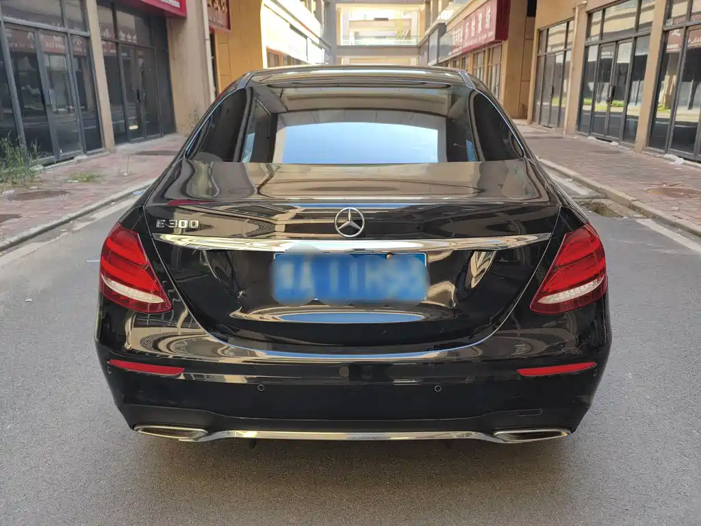 Mercedes-Benz E-Class — миниатюра 8