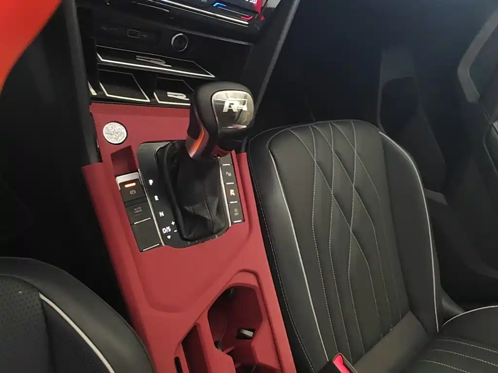 Volkswagen Tiguan L — миниатюра 14