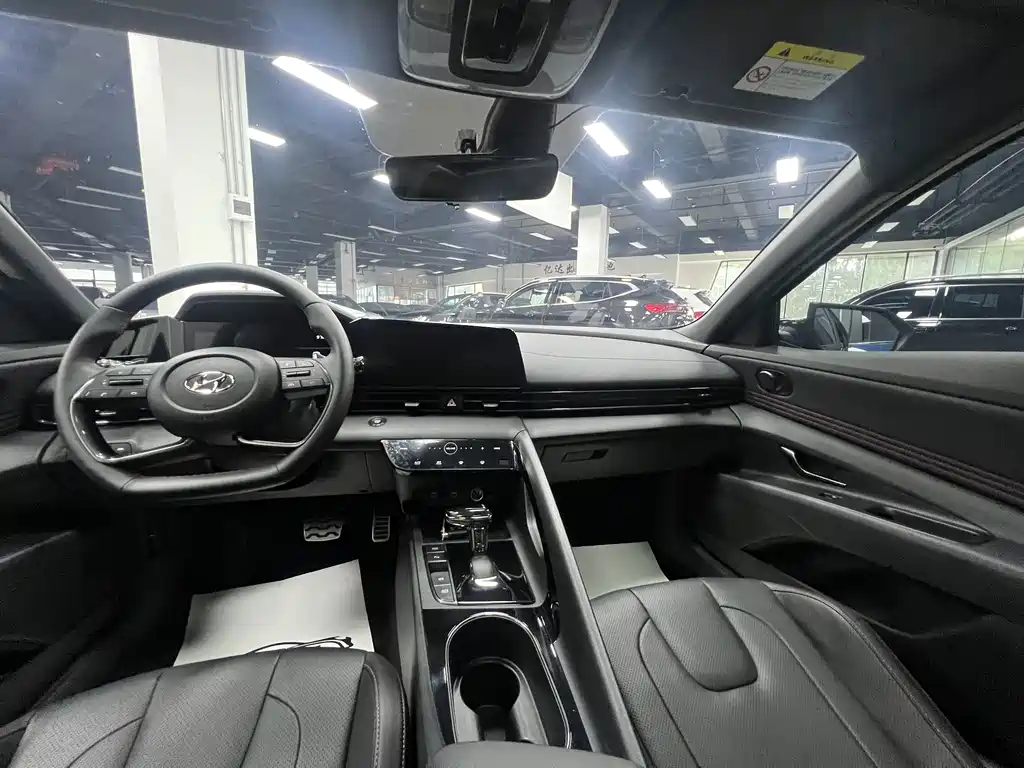 Hyundai Elantra — миниатюра 24