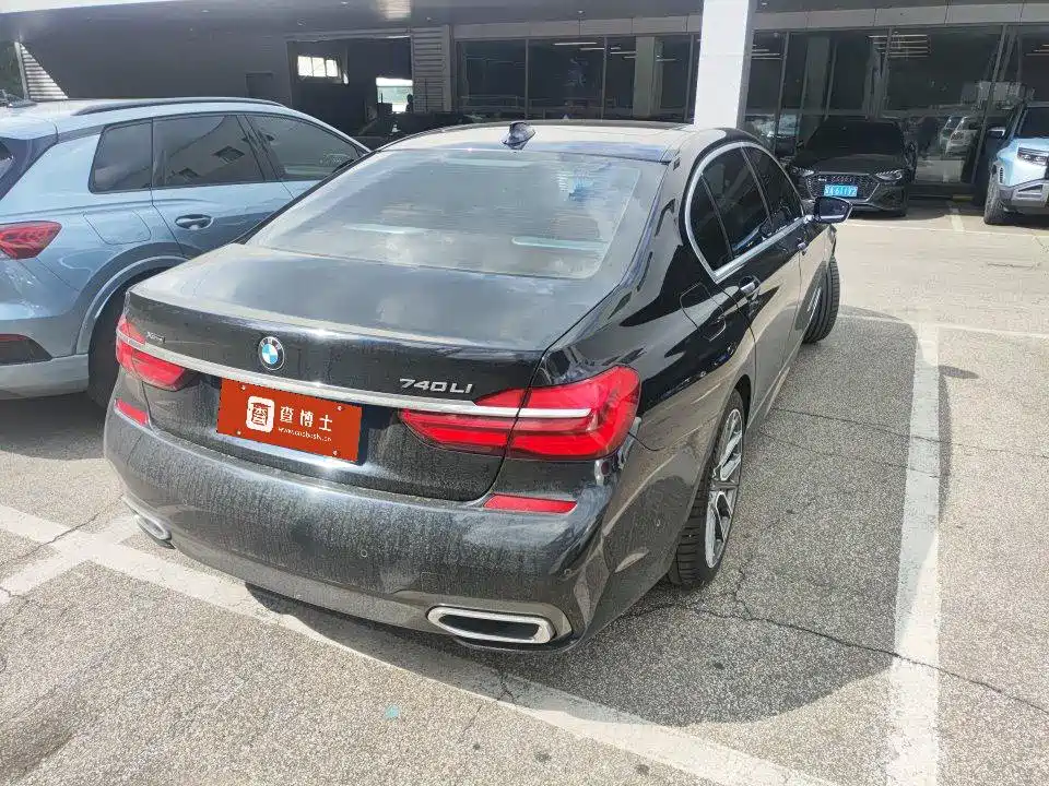 BMW 7 Series — миниатюра 9