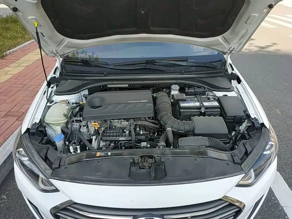 Hyundai Elantra — миниатюра 20
