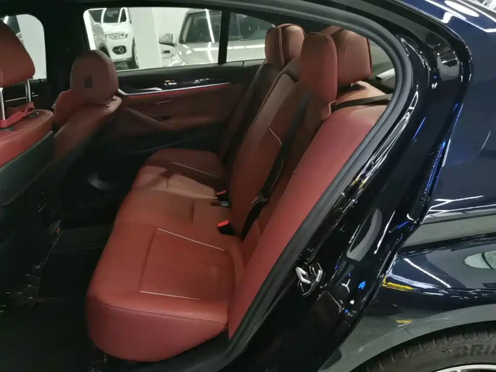 BMW 5 Series — миниатюра 17