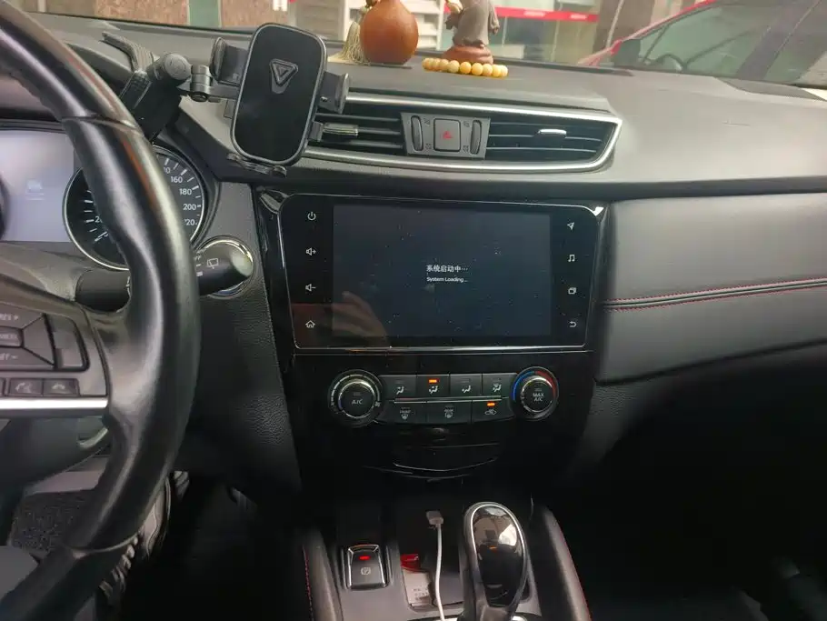 Nissan Qashqai — миниатюра 13